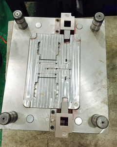 外殼塑料模具201330，深圳塑膠模具廠，精密模具加工